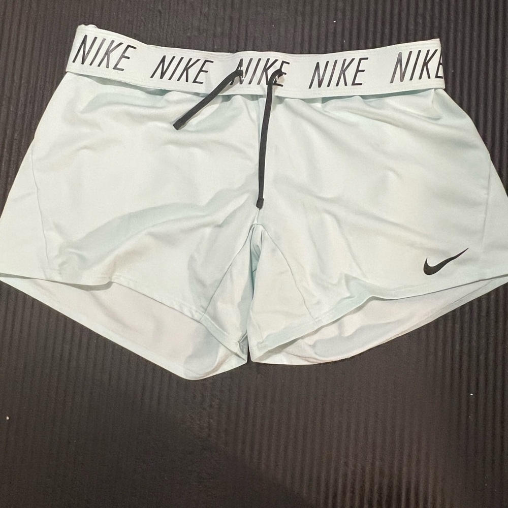 NIKE WOMEN SHORTS
